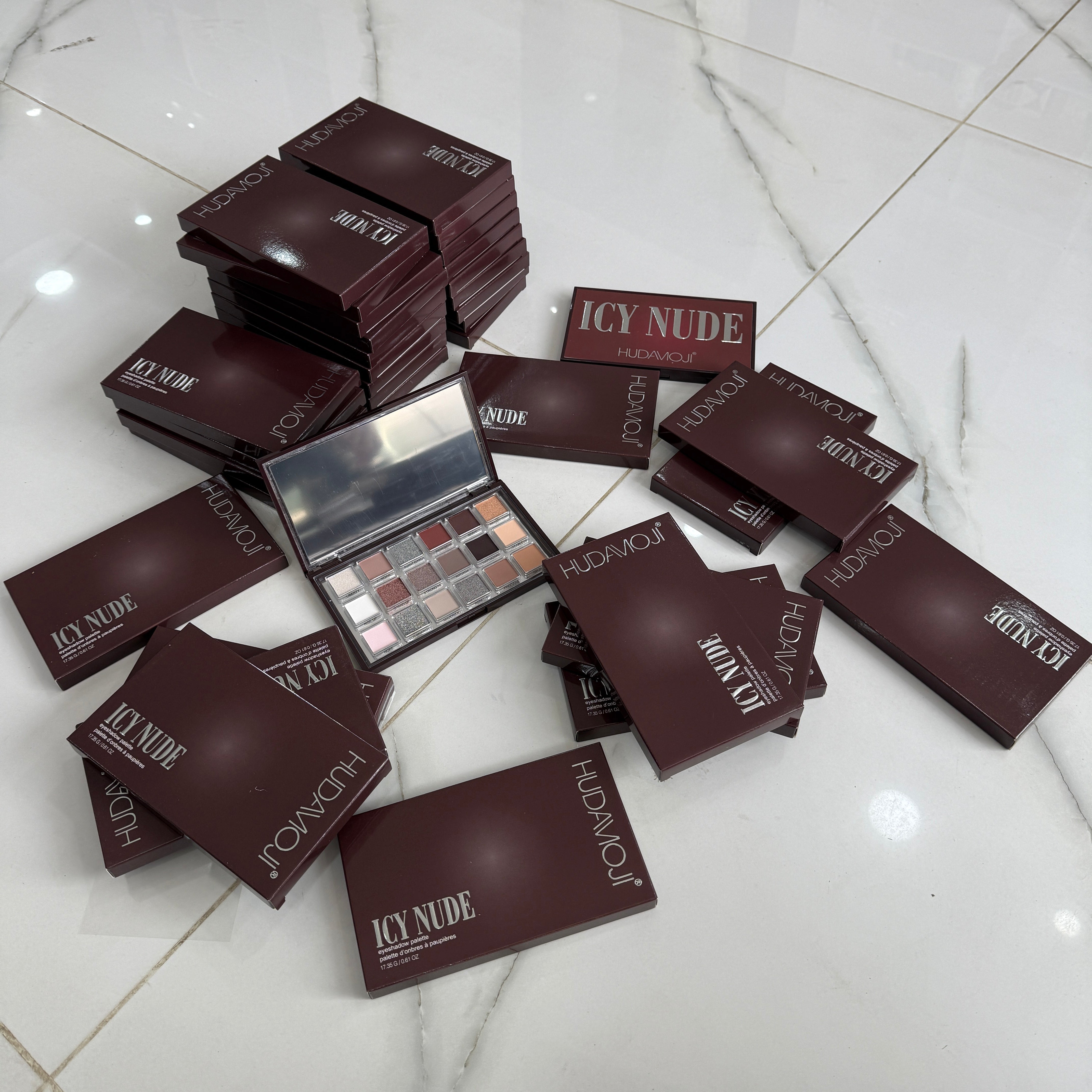 HUDAMOJI ICY NUDE eye shadow pallet