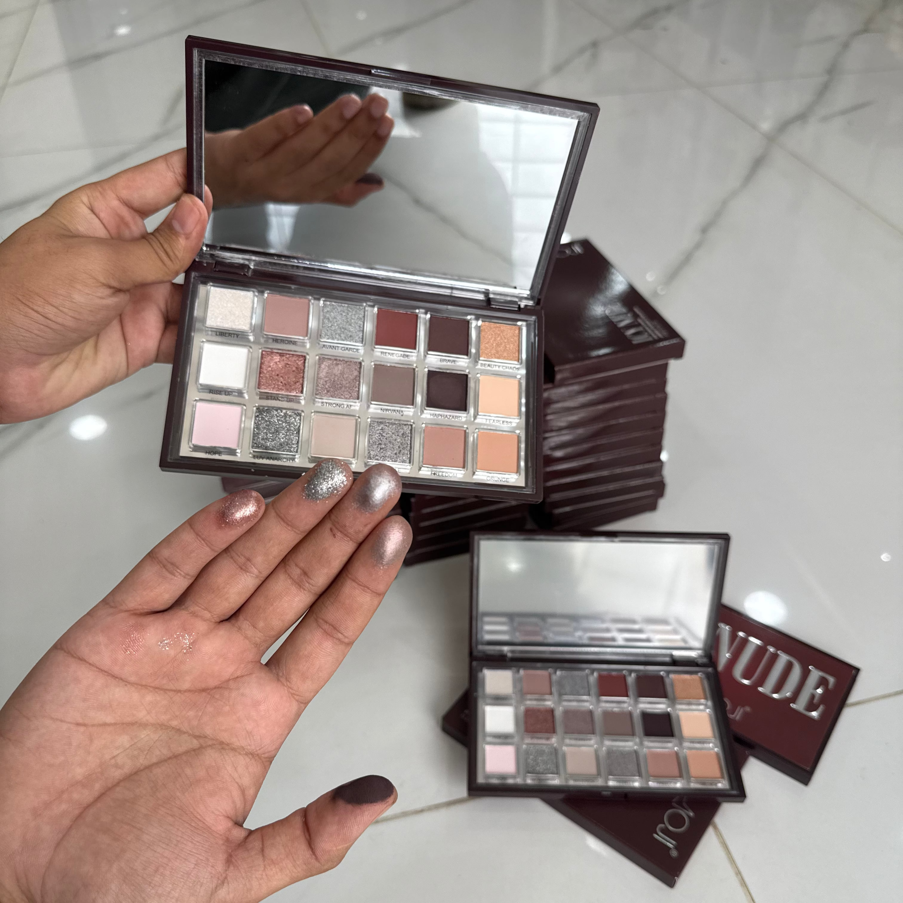 HUDAMOJI ICY NUDE eye shadow pallet
